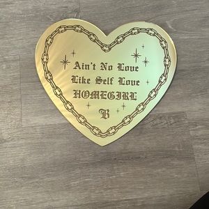 Brand New. Wall Decor. Walk Art. Heart Shaped. Beautiful for feminine look.